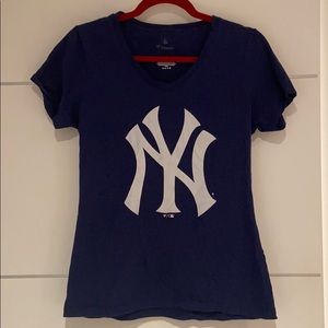 yankees t-shirt